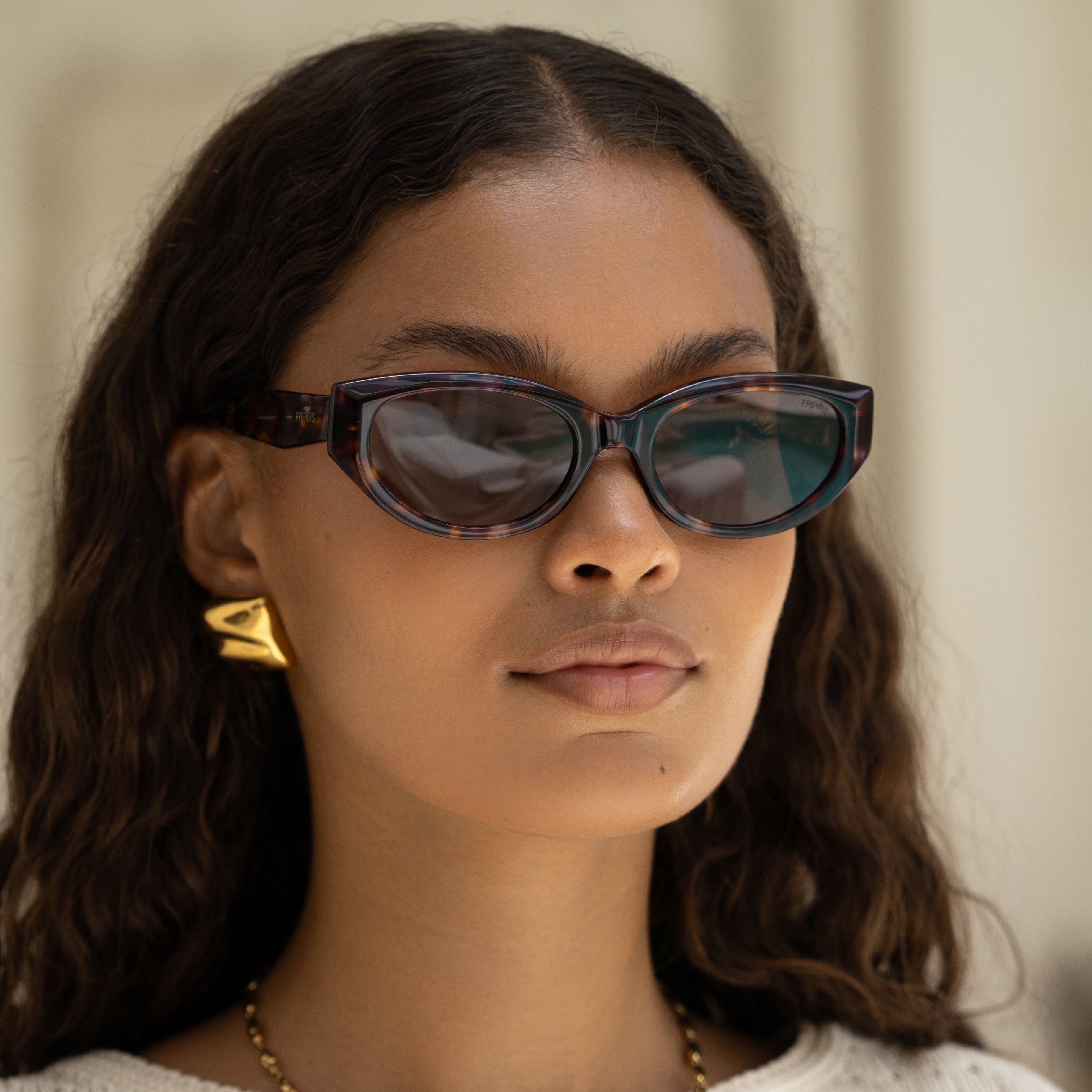 Ameli Womens Fashion Oval Sunglasses