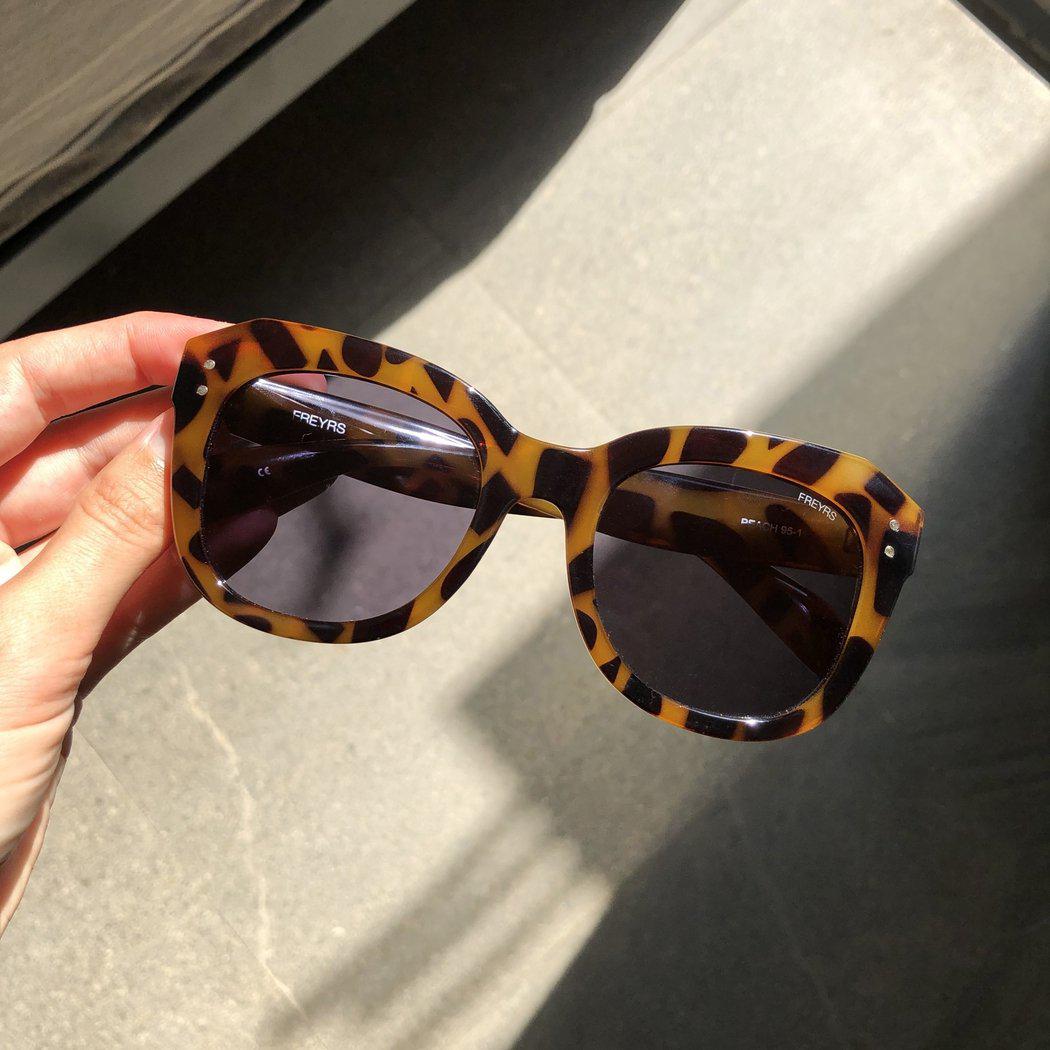 Cabana best sale oversized sunglasses